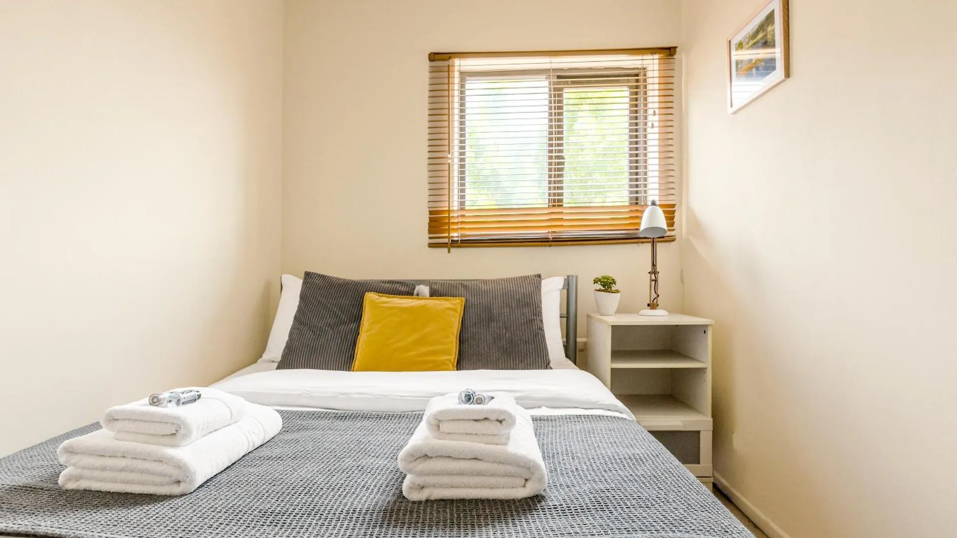 Apartment Cosy 1BR in Canary Wharf with Balcony 10min Tube London