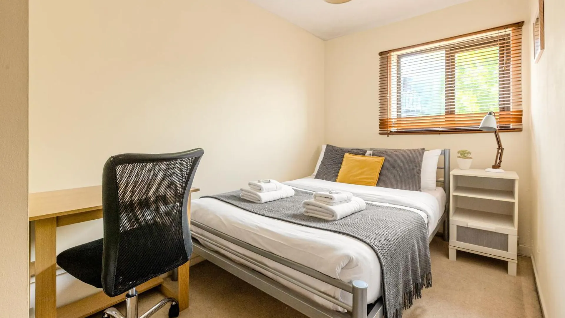 Cosy 1BR in Canary Wharf with Balcony 10min Tube London